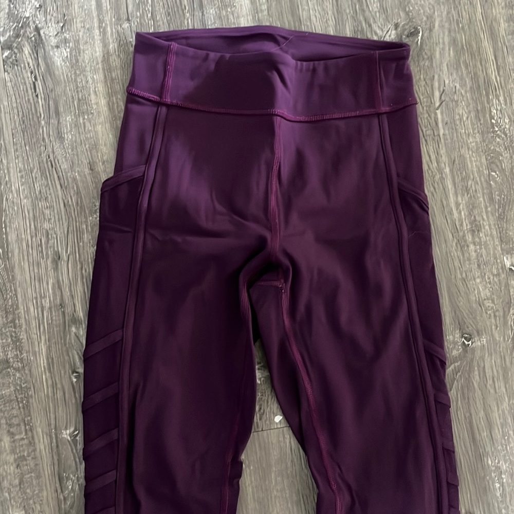 Lululemon leggings purple with mesh sides and pockets size 4